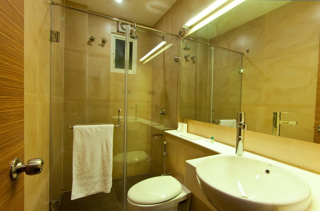 Brownstar Boutique Hotel チェンナイ エクステリア 写真