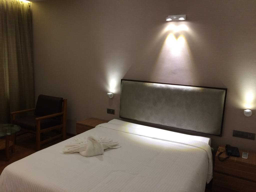 Brownstar Boutique Hotel チェンナイ エクステリア 写真