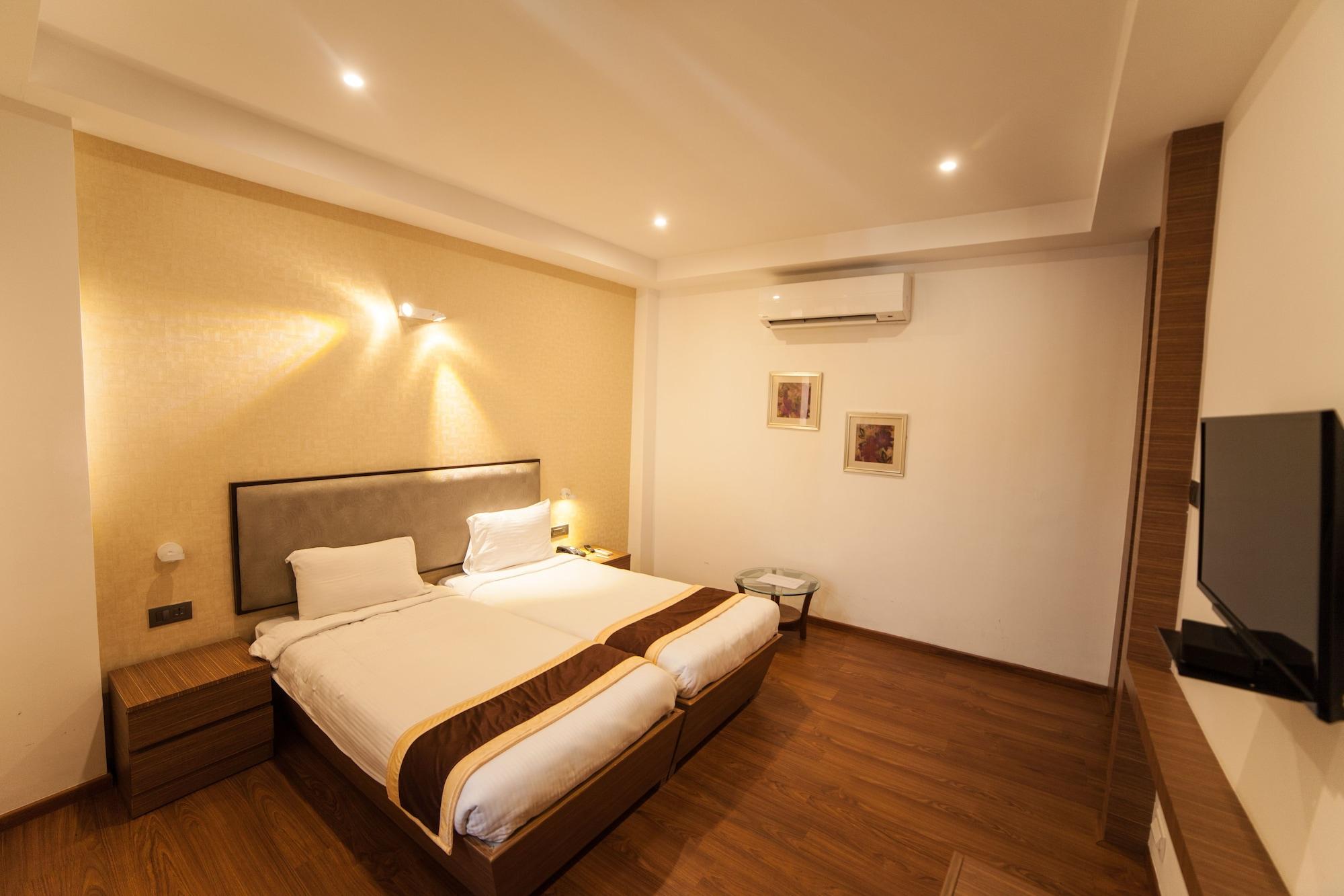 Brownstar Boutique Hotel チェンナイ エクステリア 写真