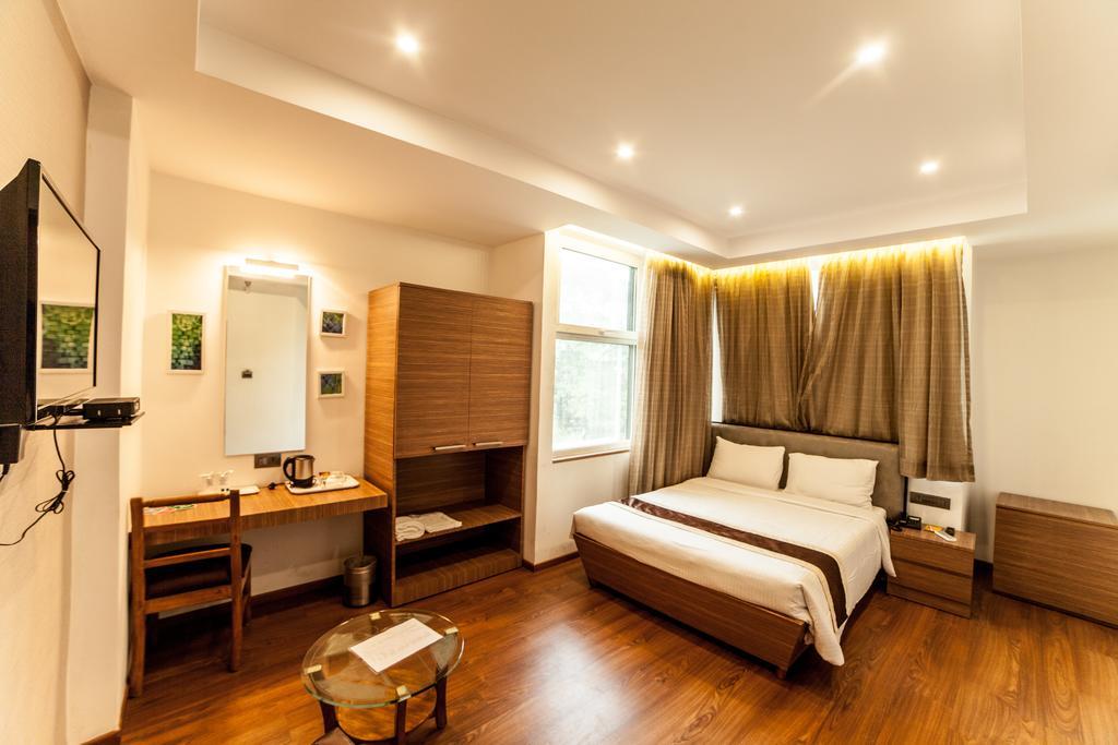 Brownstar Boutique Hotel チェンナイ エクステリア 写真