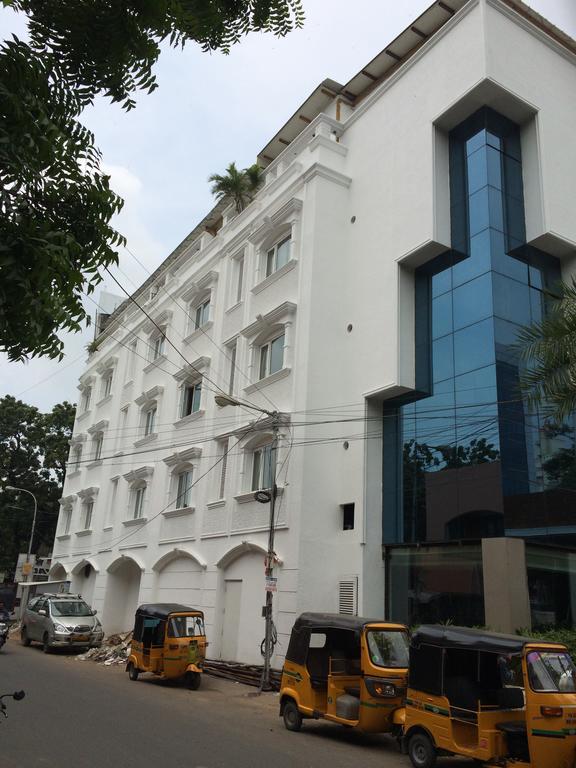 Brownstar Boutique Hotel チェンナイ エクステリア 写真