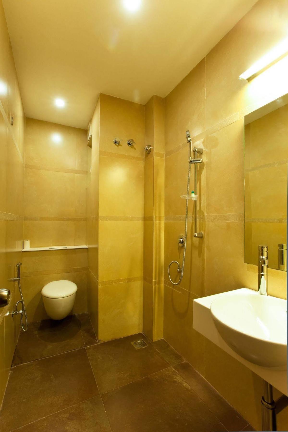 Brownstar Boutique Hotel チェンナイ エクステリア 写真